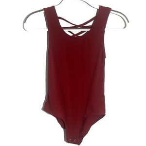 HEART&HIPS sleeveless scoop neck criss cross lace back bodysuit red size small